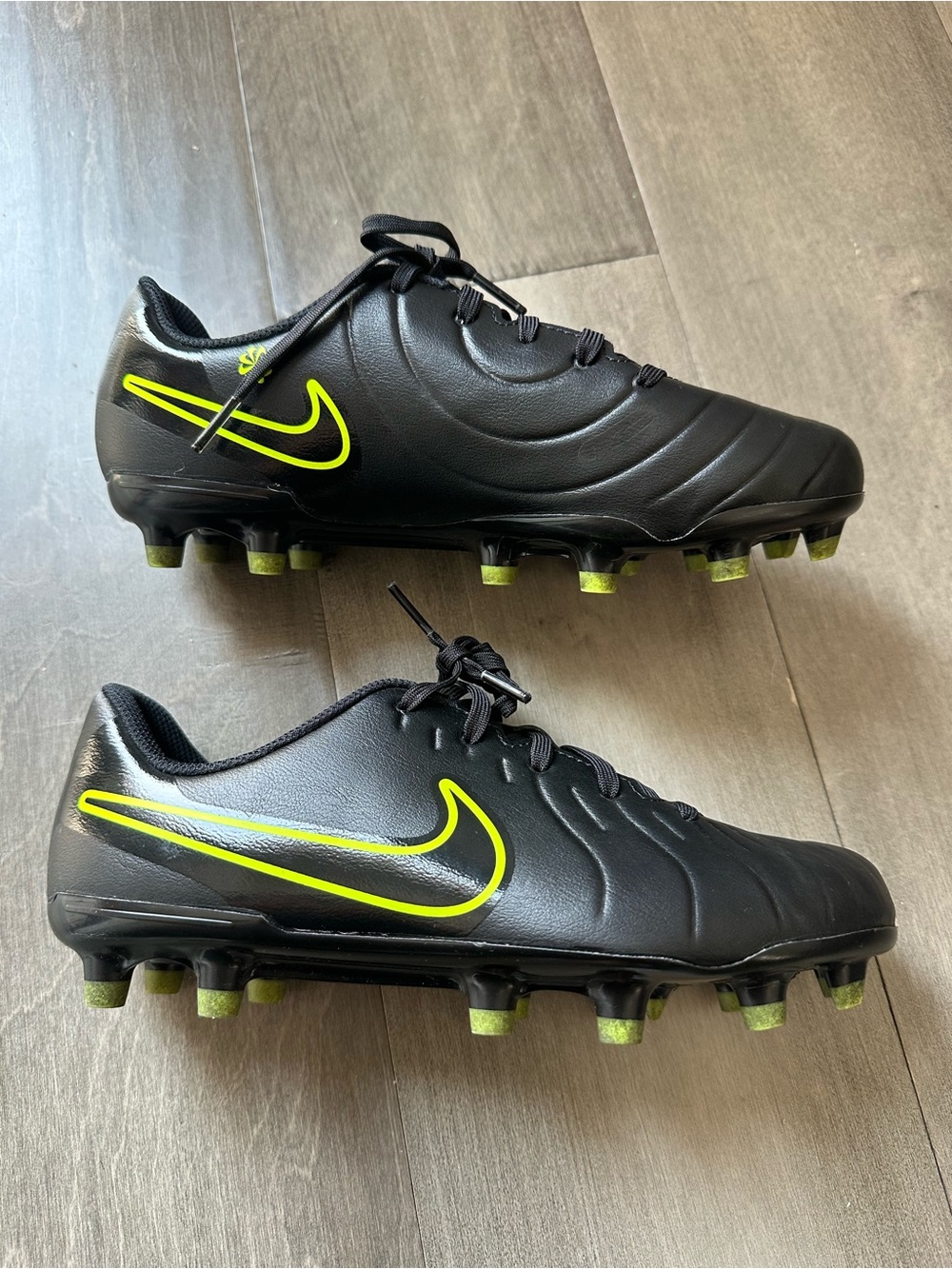 Boys Nike soccer cleats 4.5Y - Picture 3 of 7